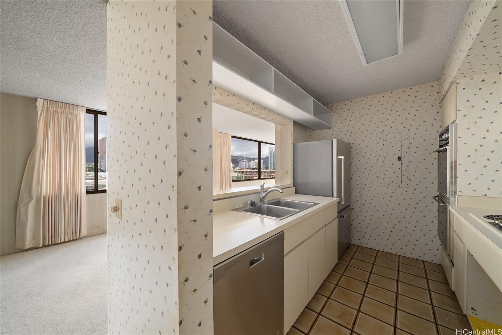 2232 Kapiolani Boulevard  Unit 404