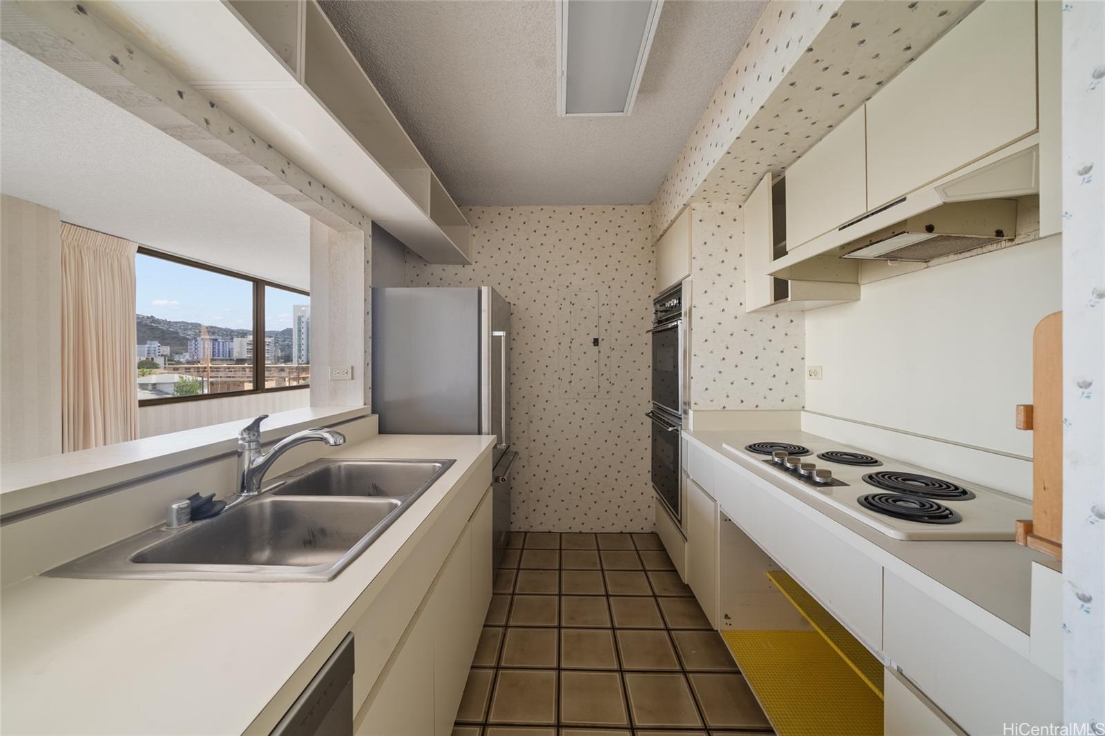 2232 Kapiolani Boulevard  Unit 404