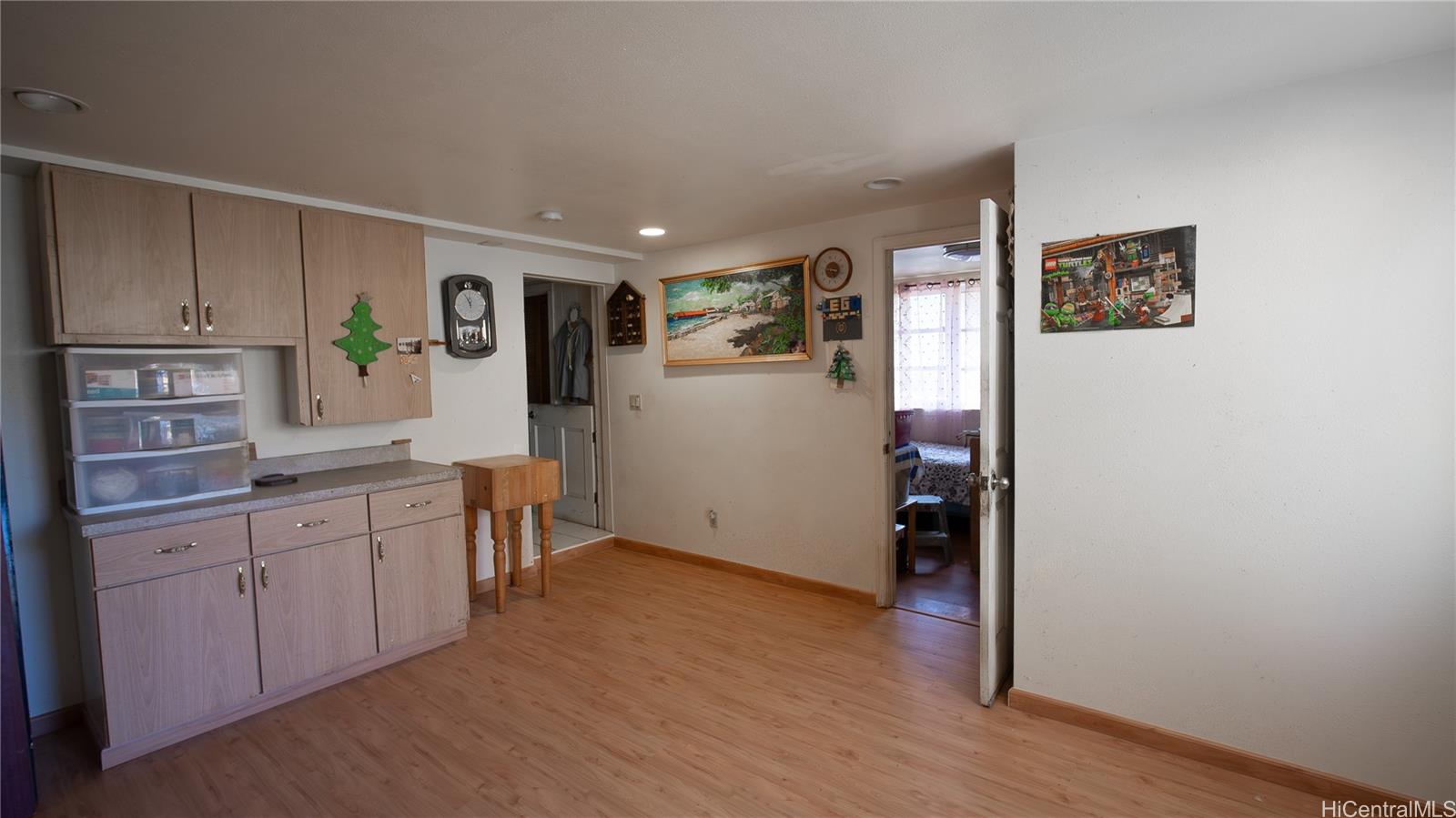 Photo 11 of 25