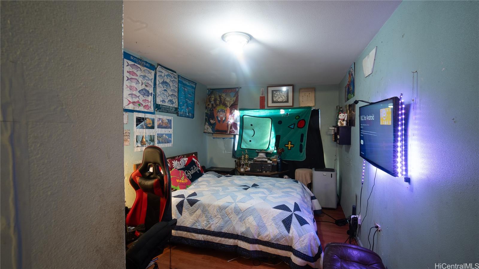 Photo 18 of 25