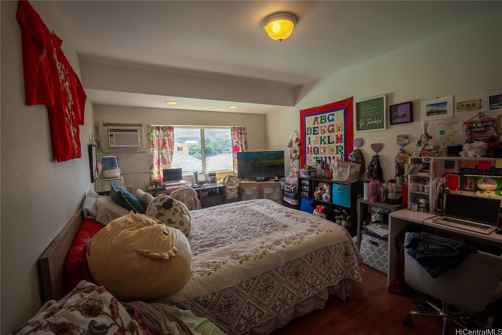Photo 21 of 25