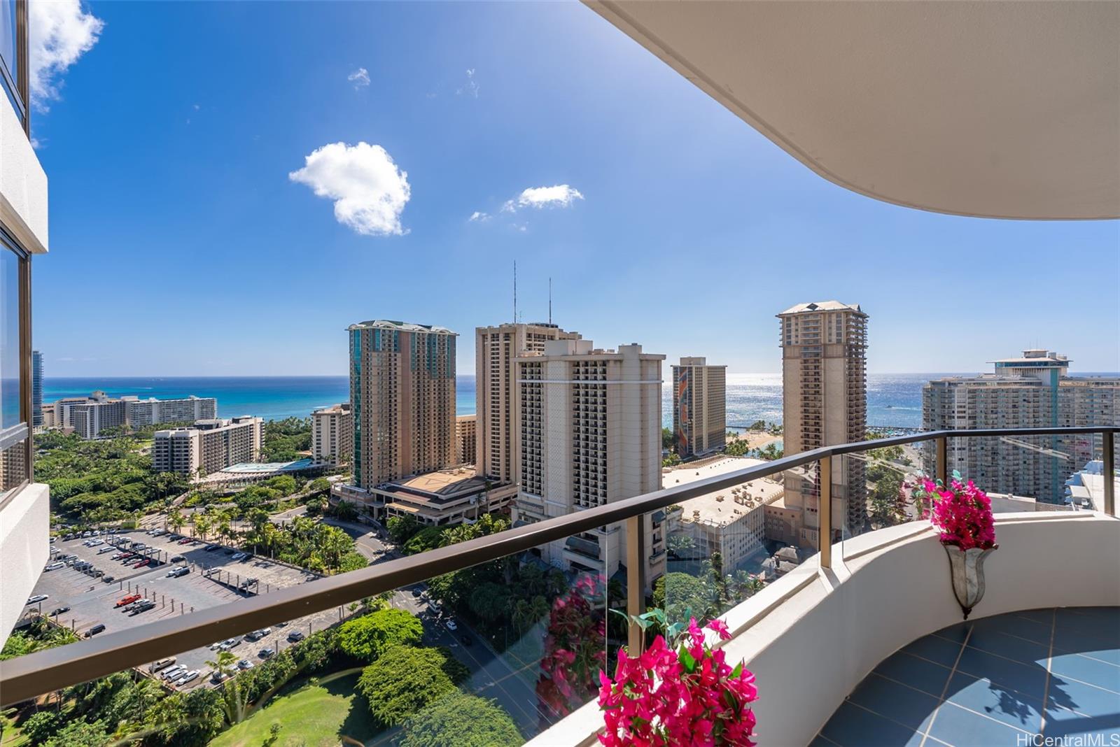 Photo 4 of 18