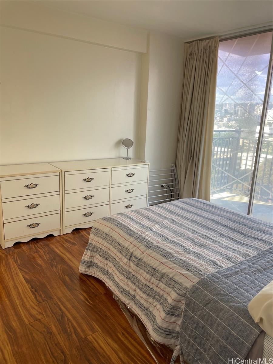 Photo 11 of 22
