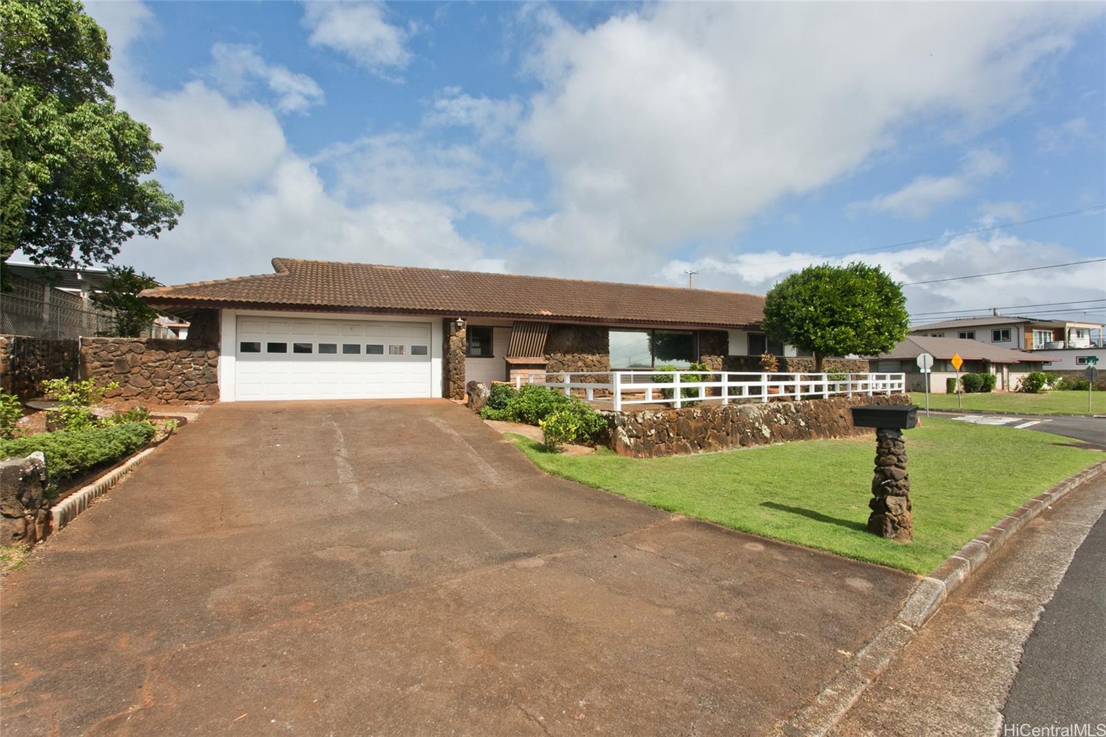 1008 Hoomoana Street