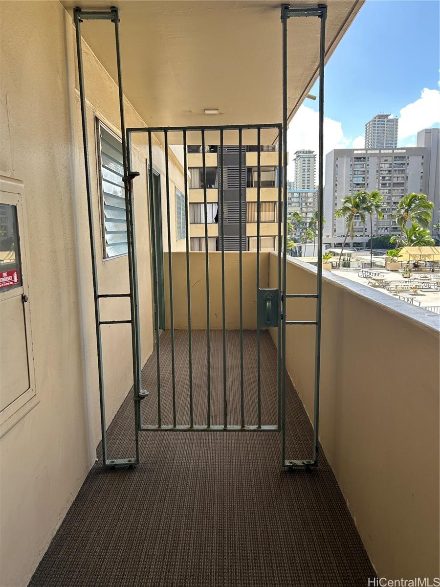 Photo 4 of 25