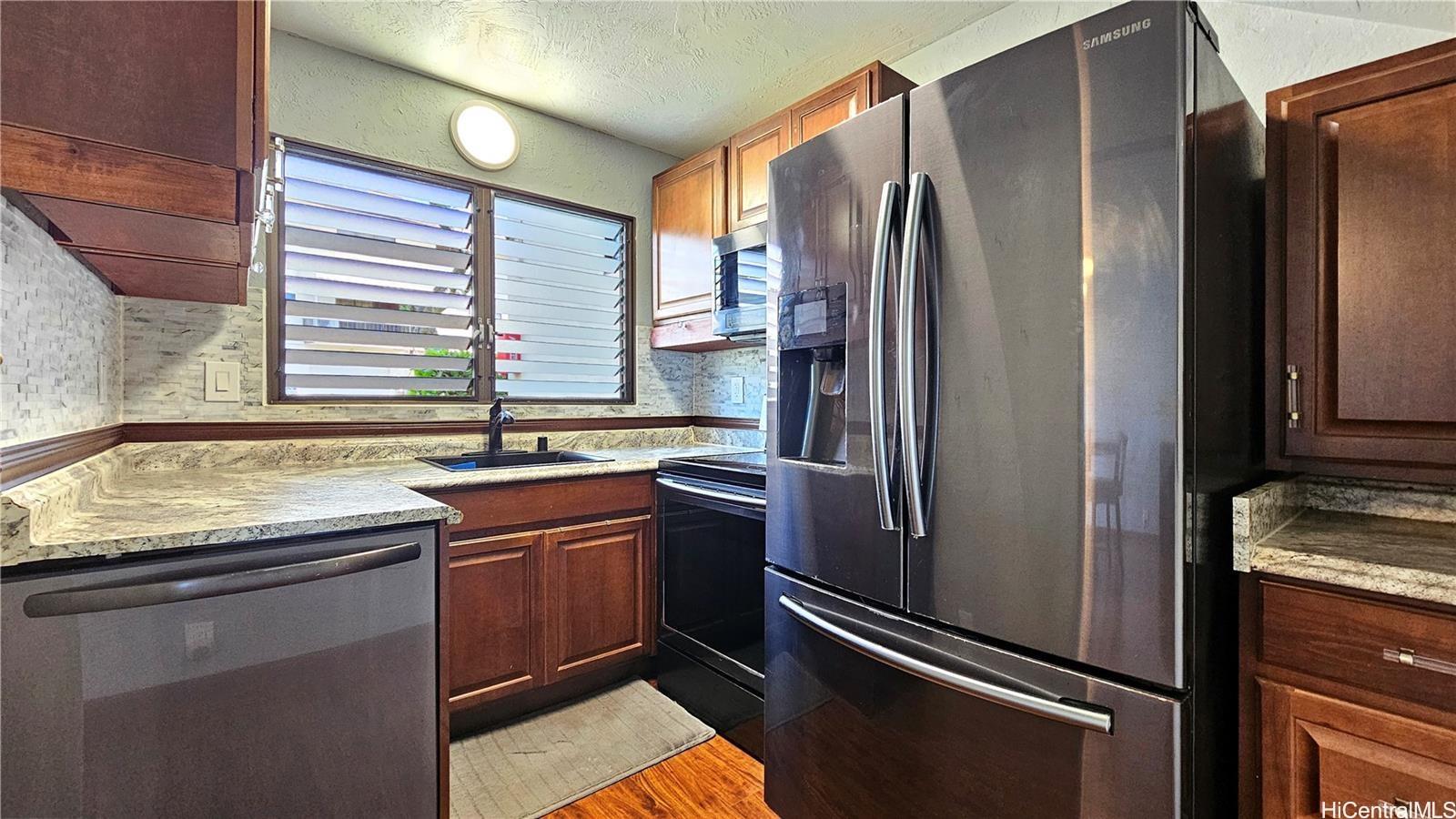 Photo 5 of 24