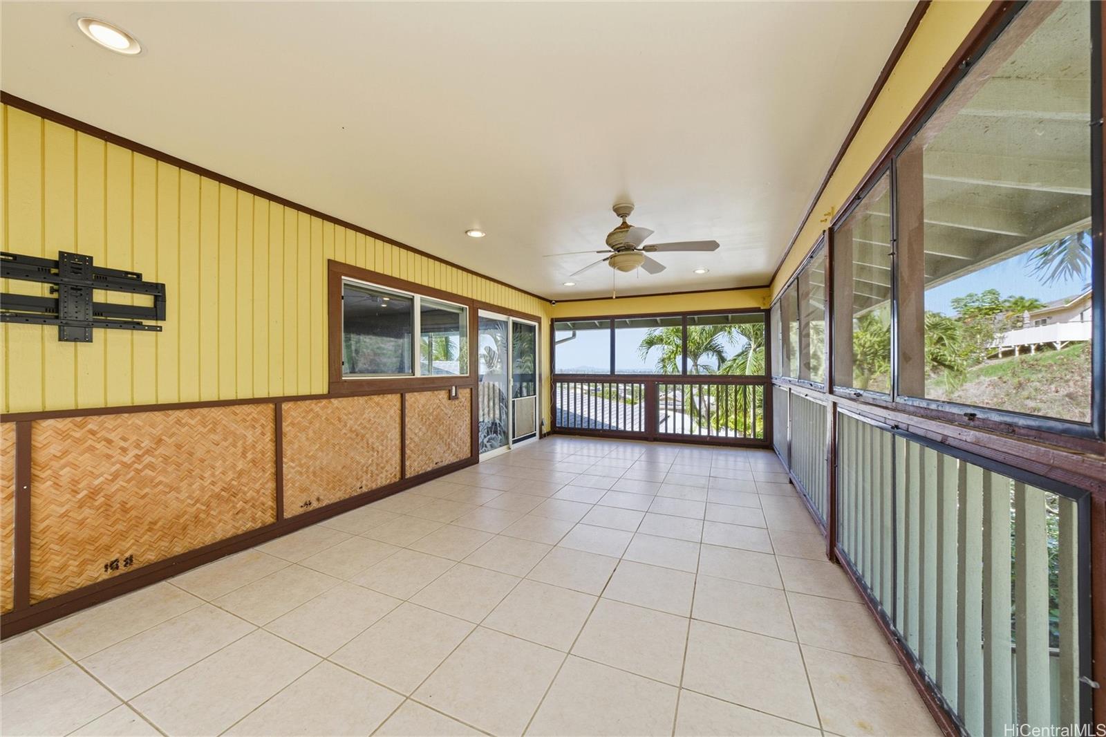 1386 Nanialii Street
