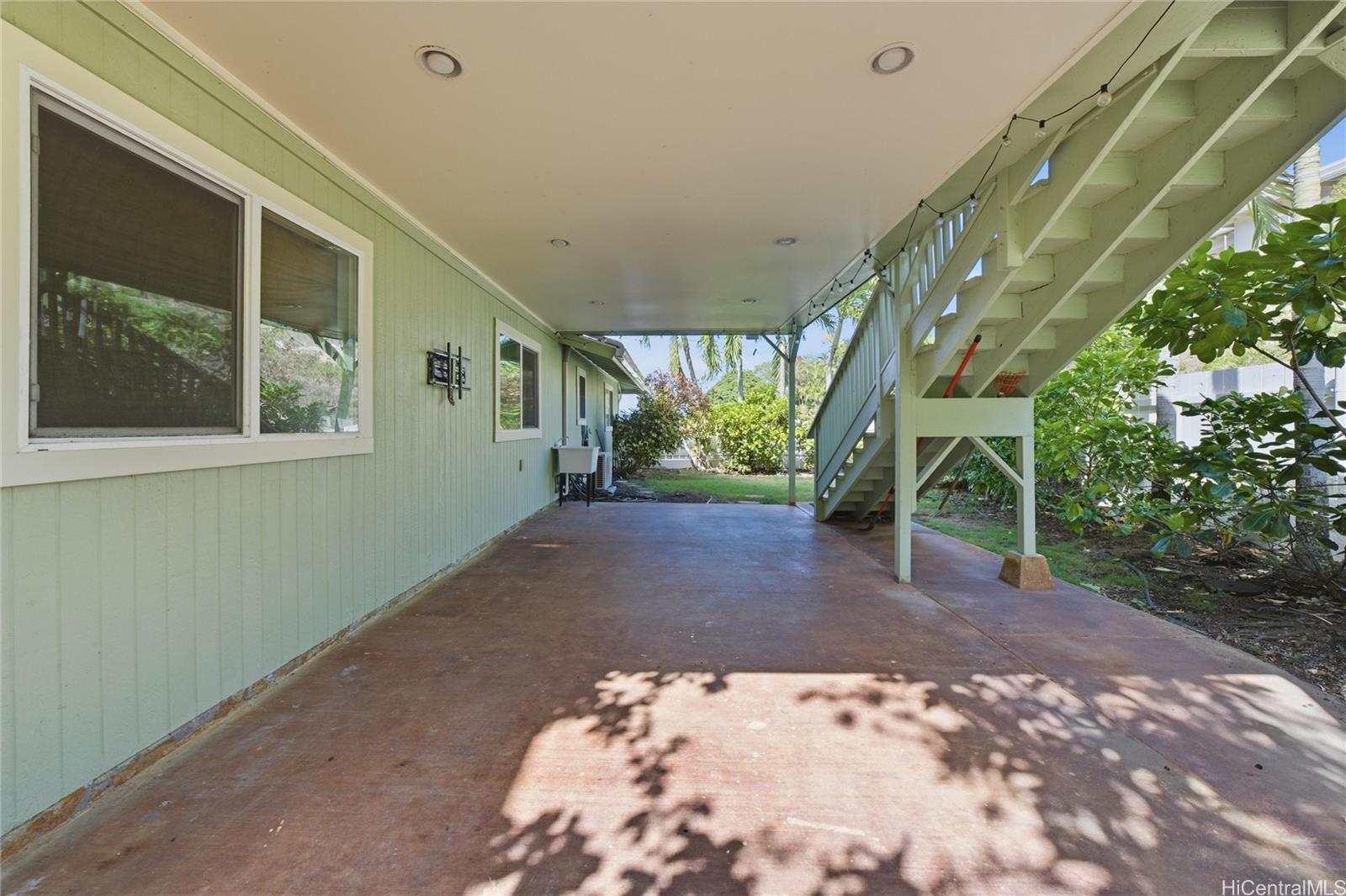 1386 Nanialii Street