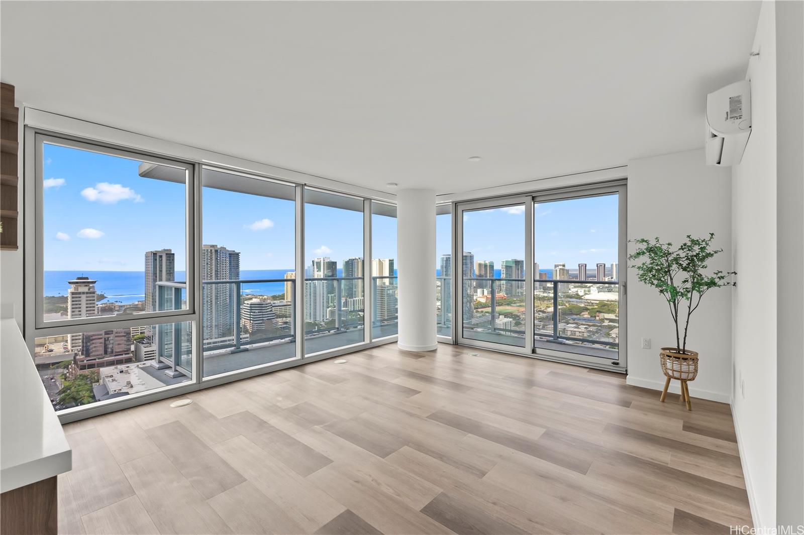 1515 Liona Street  Unit 3700