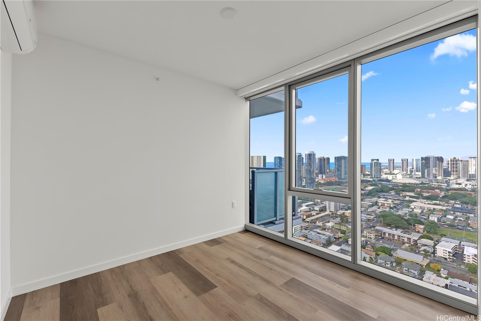 1515 Liona Street  Unit 3700