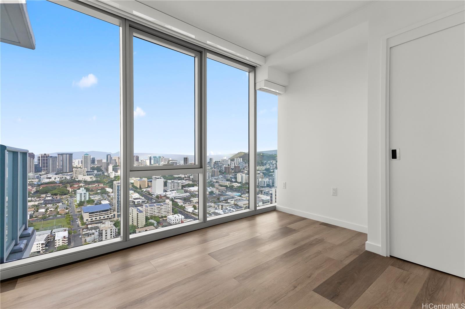 1515 Liona Street  Unit 3700
