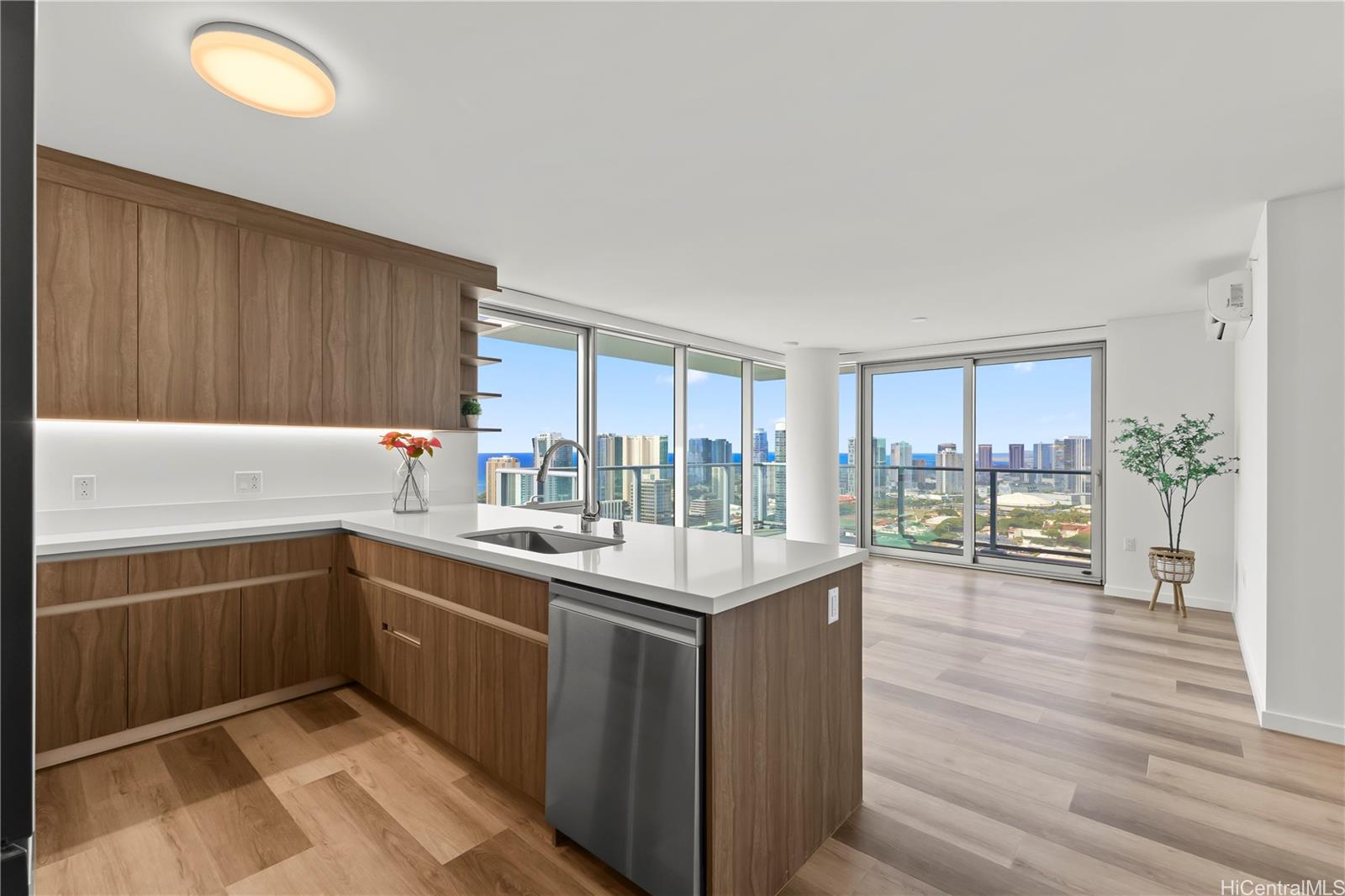 1515 Liona Street  Unit 3700