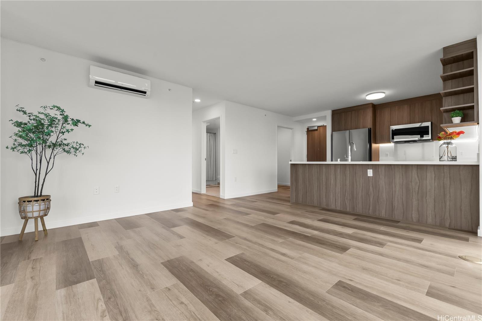 1515 Liona Street  Unit 3700