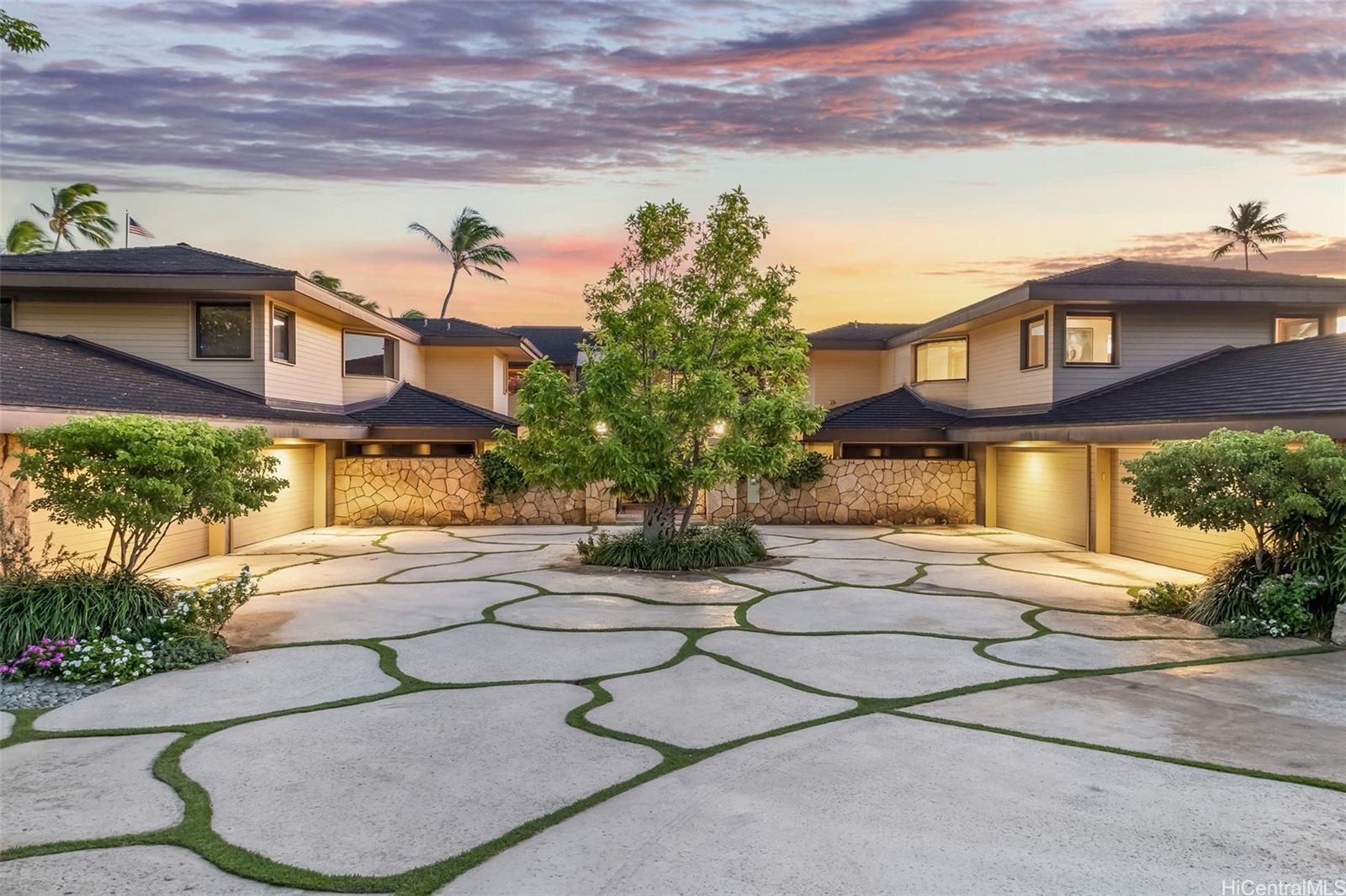 3165 Diamond Head Road  Unit 4