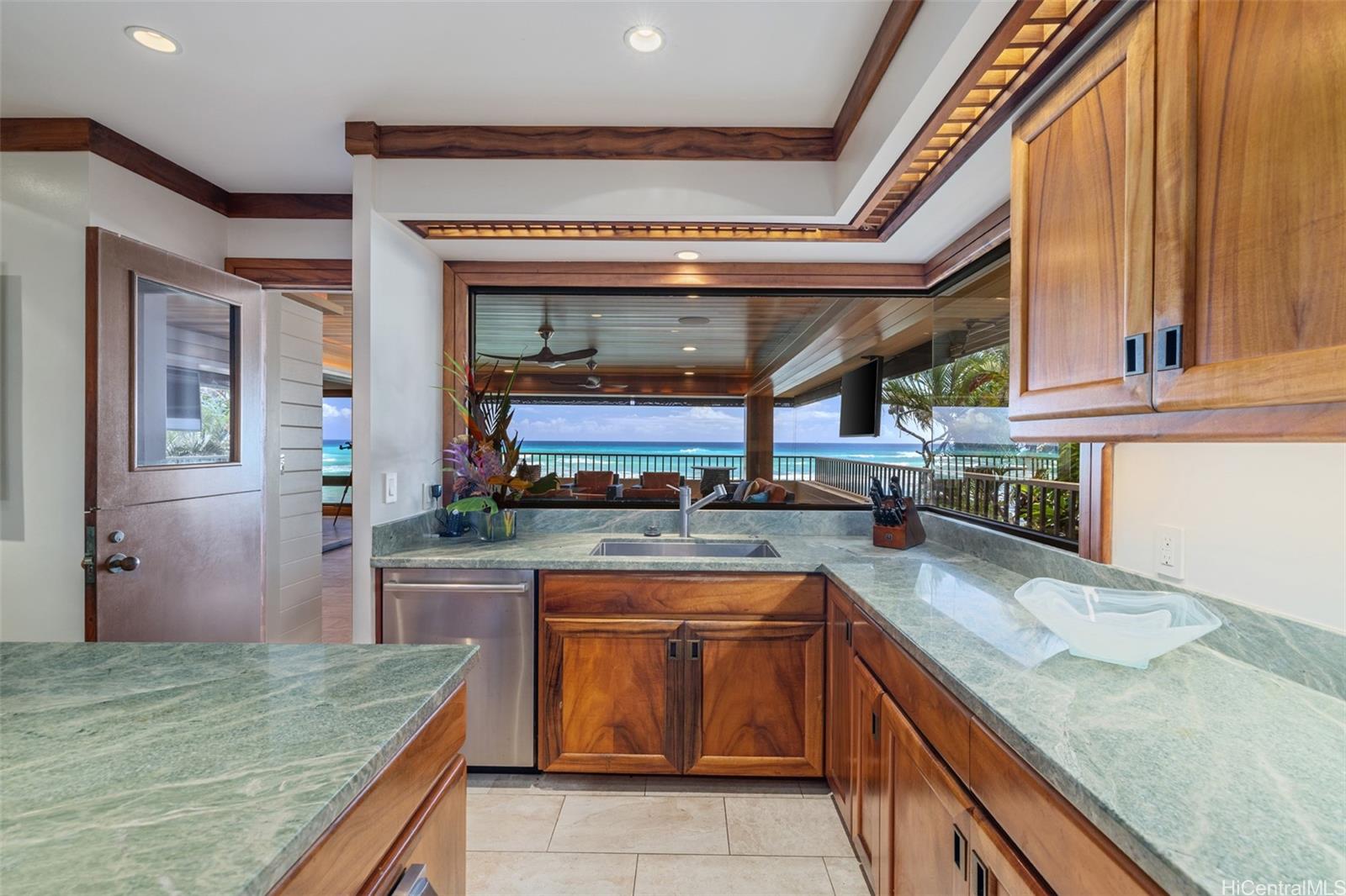 3165 Diamond Head Road  Unit 4