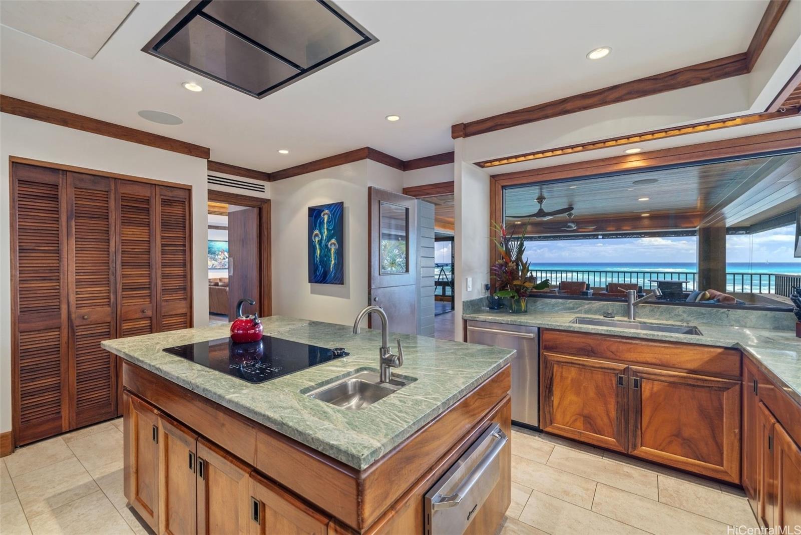 3165 Diamond Head Road  Unit 4