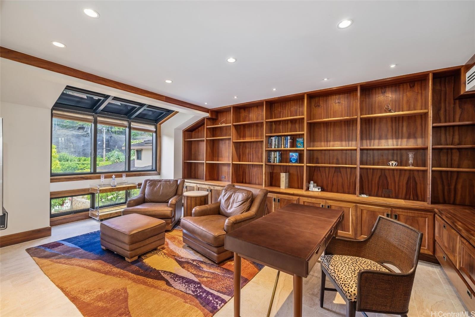 3165 Diamond Head Road  Unit 4