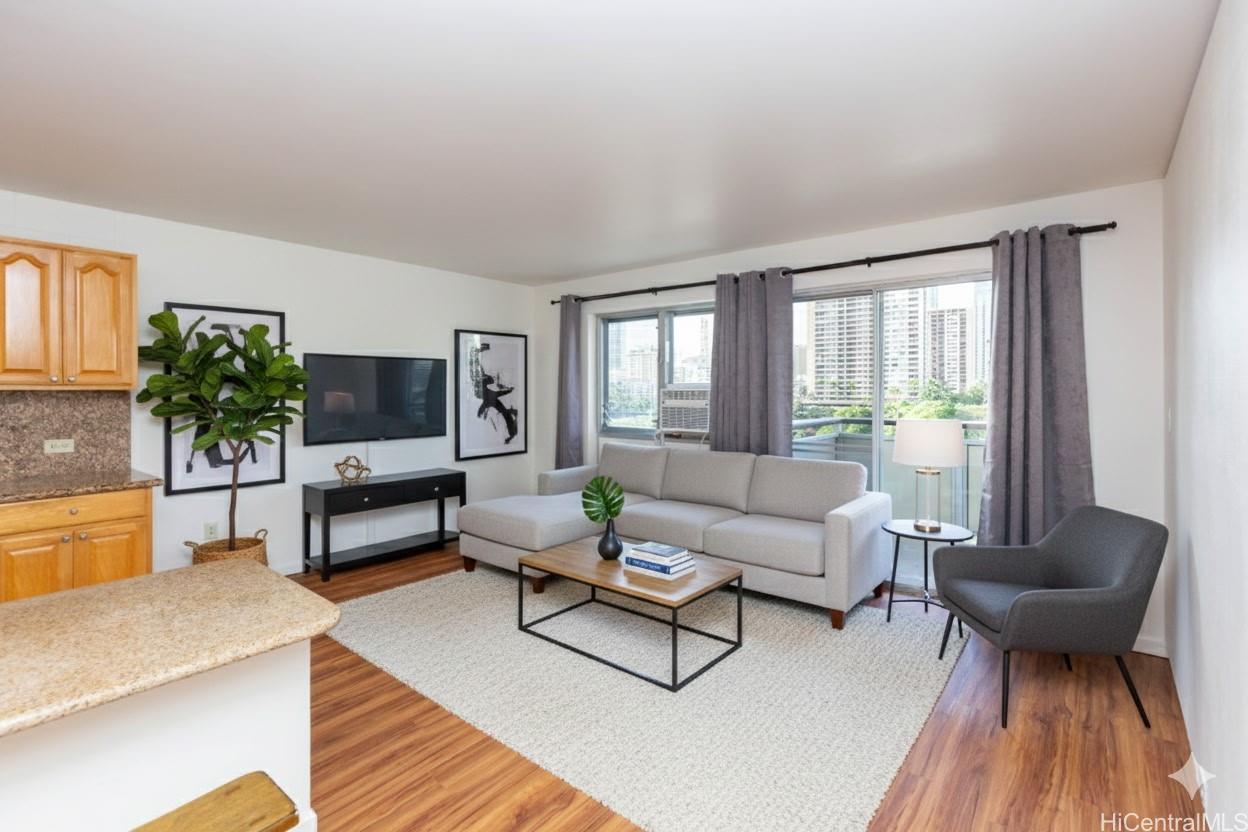 509 University Avenue  Unit 703
