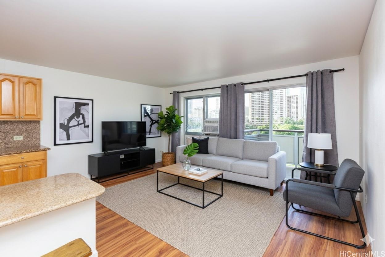 509 University Avenue  Unit 703