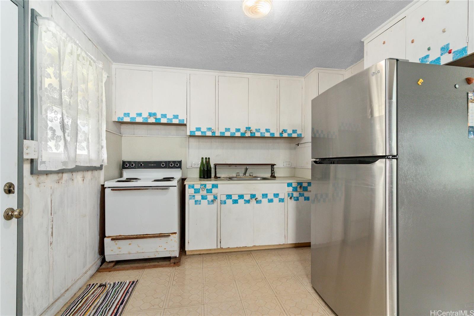 Photo 4 of 25
