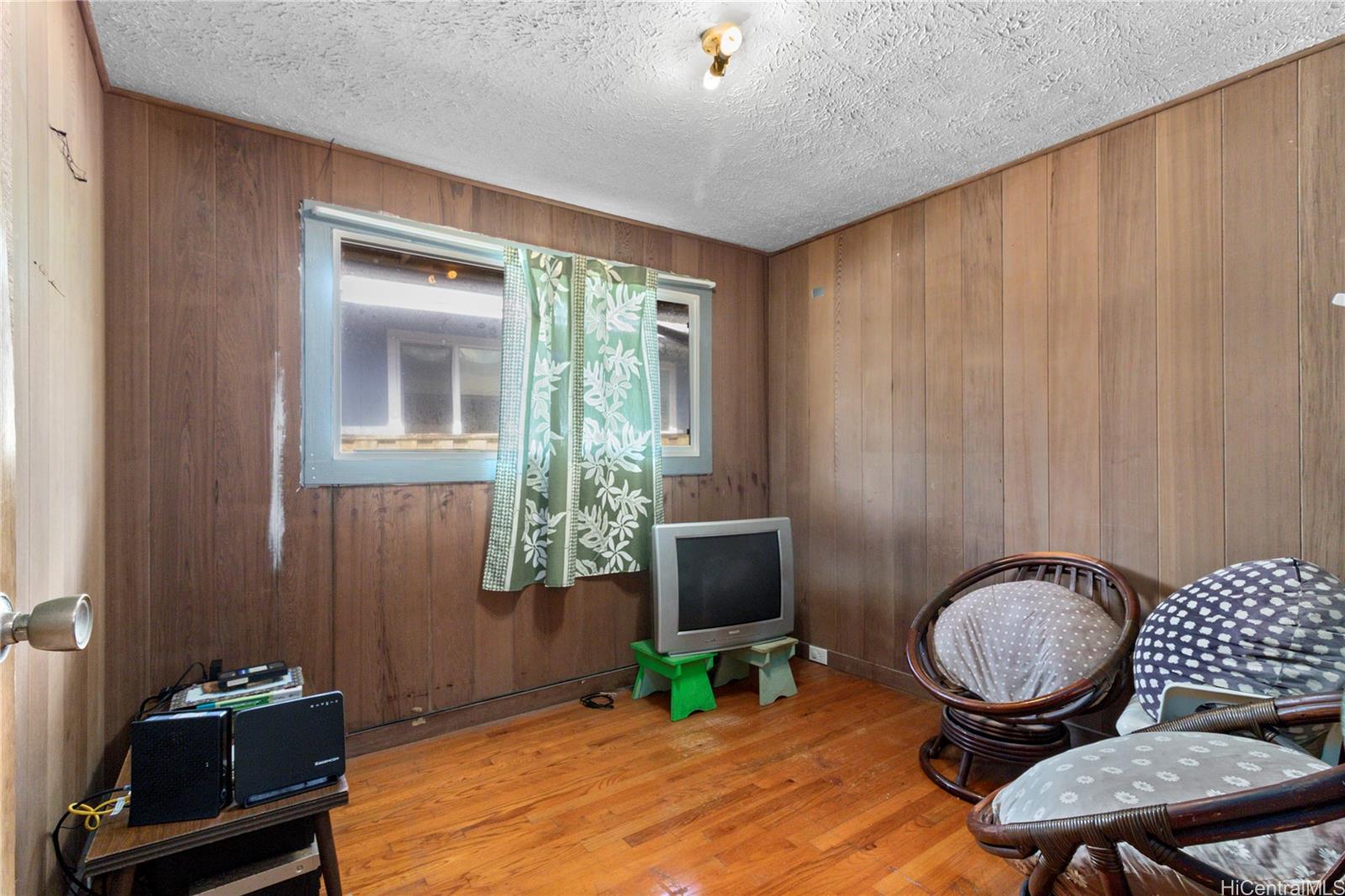 Photo 7 of 25
