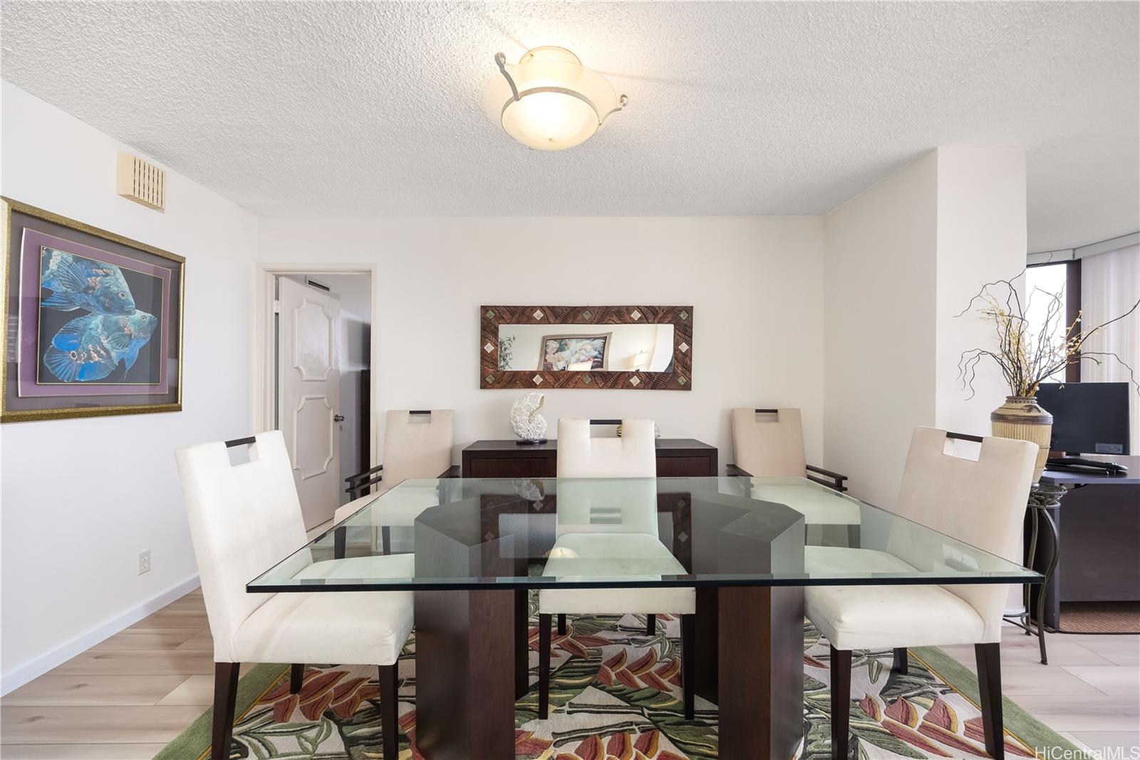 Photo 8 of 25
