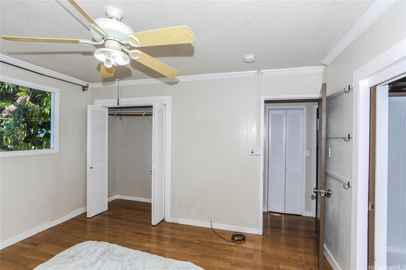 Photo 11 of 25