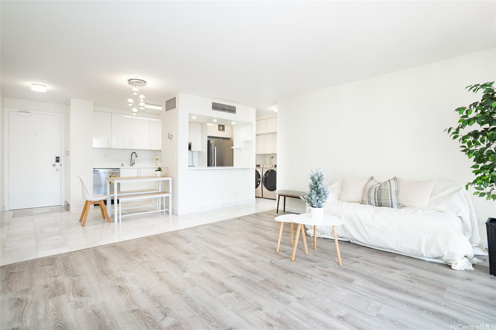 1561 Kanunu Street 1408