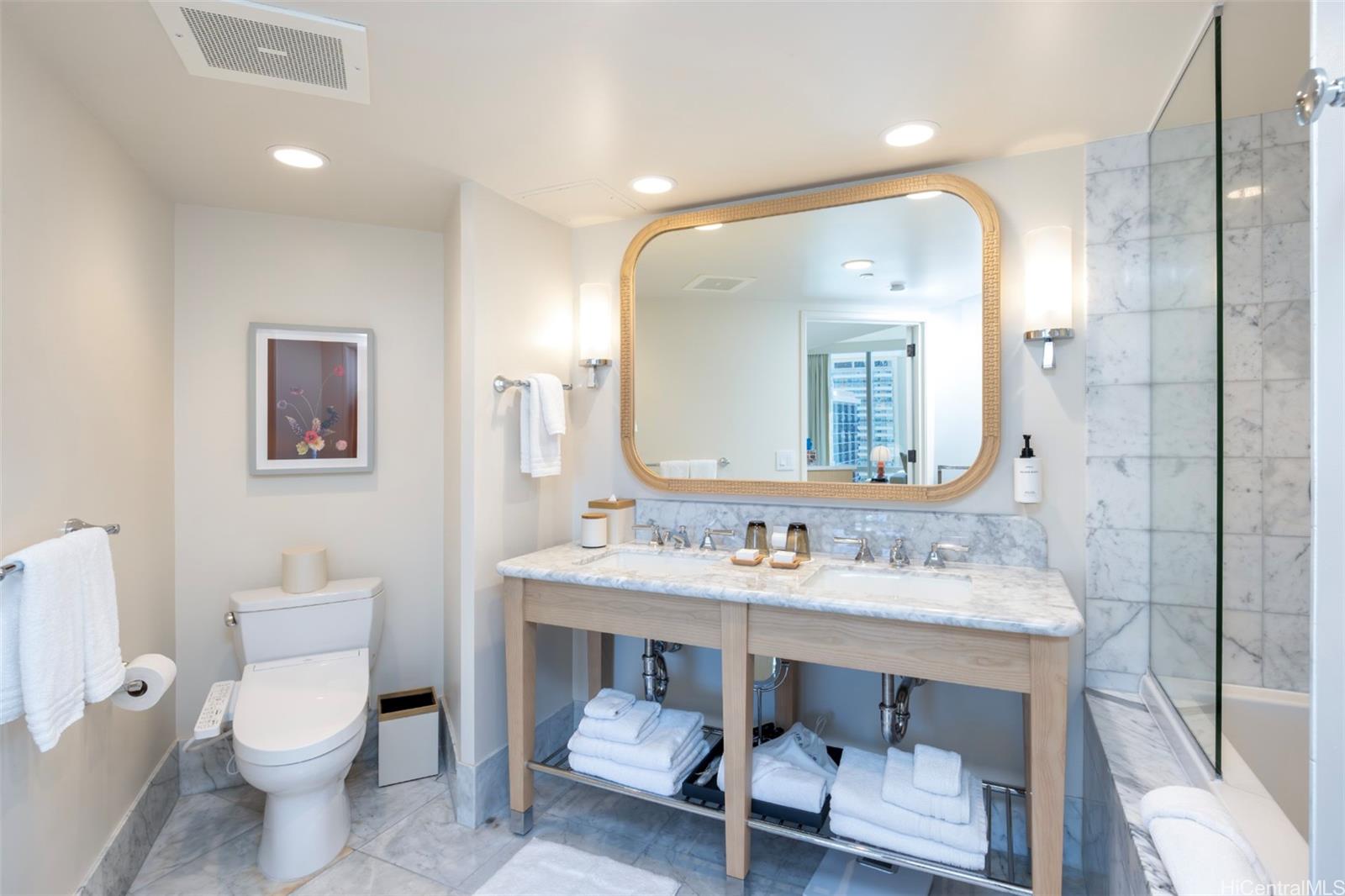 Photo 18 of 22