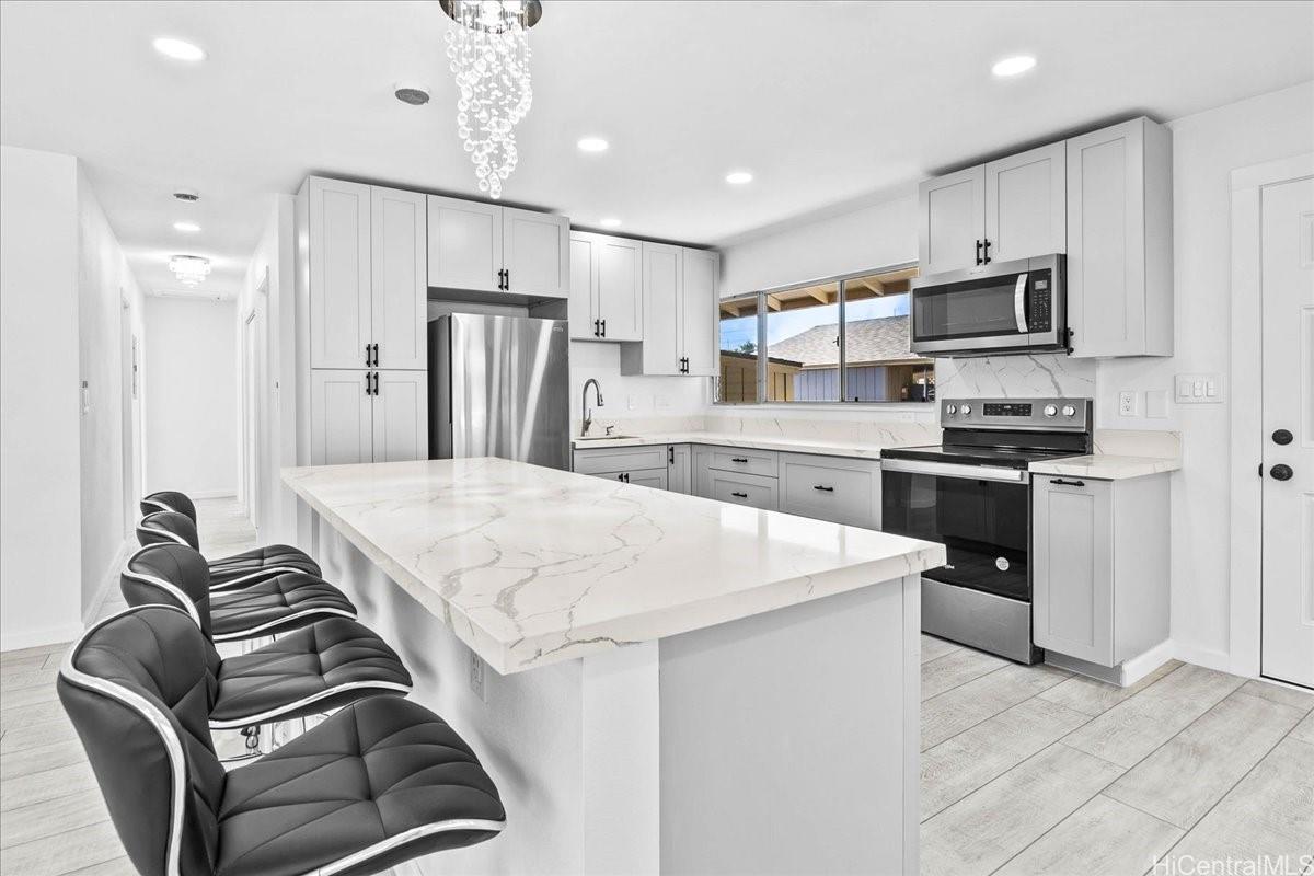 85-210 Limakokua Place