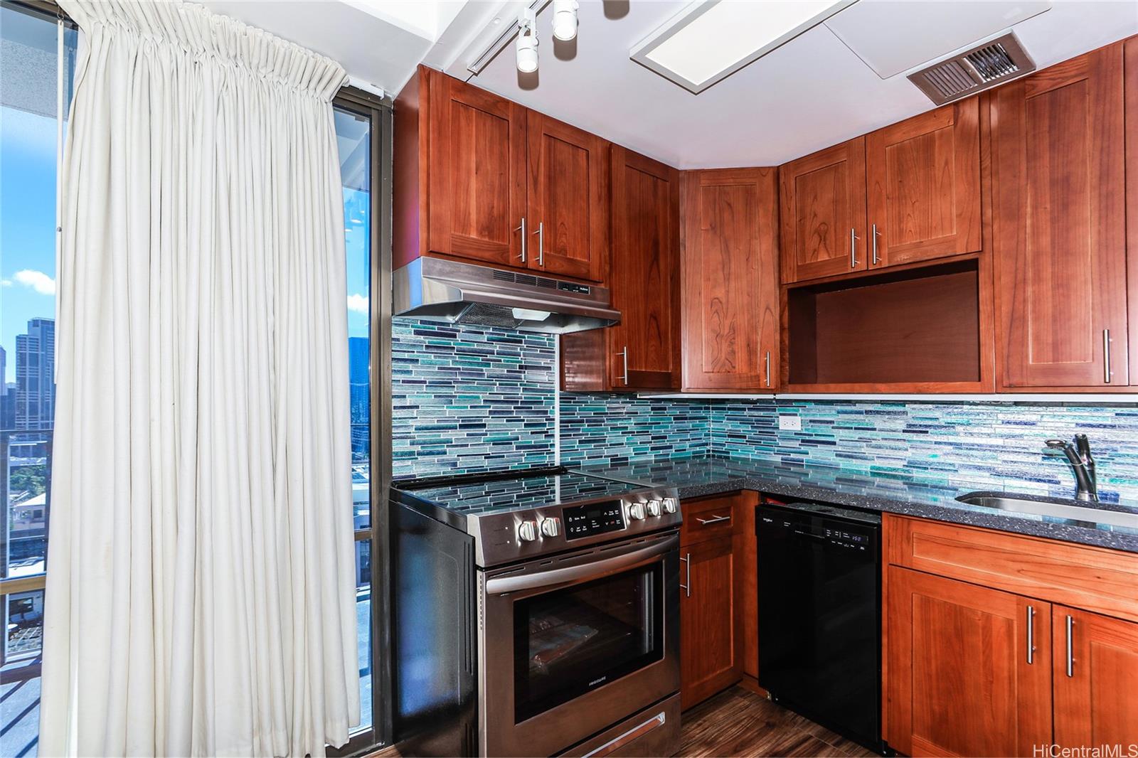 225 Queen Street  Unit 20D