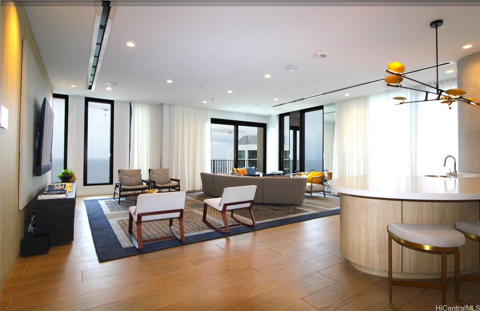 987 Queen Street  Unit 3516