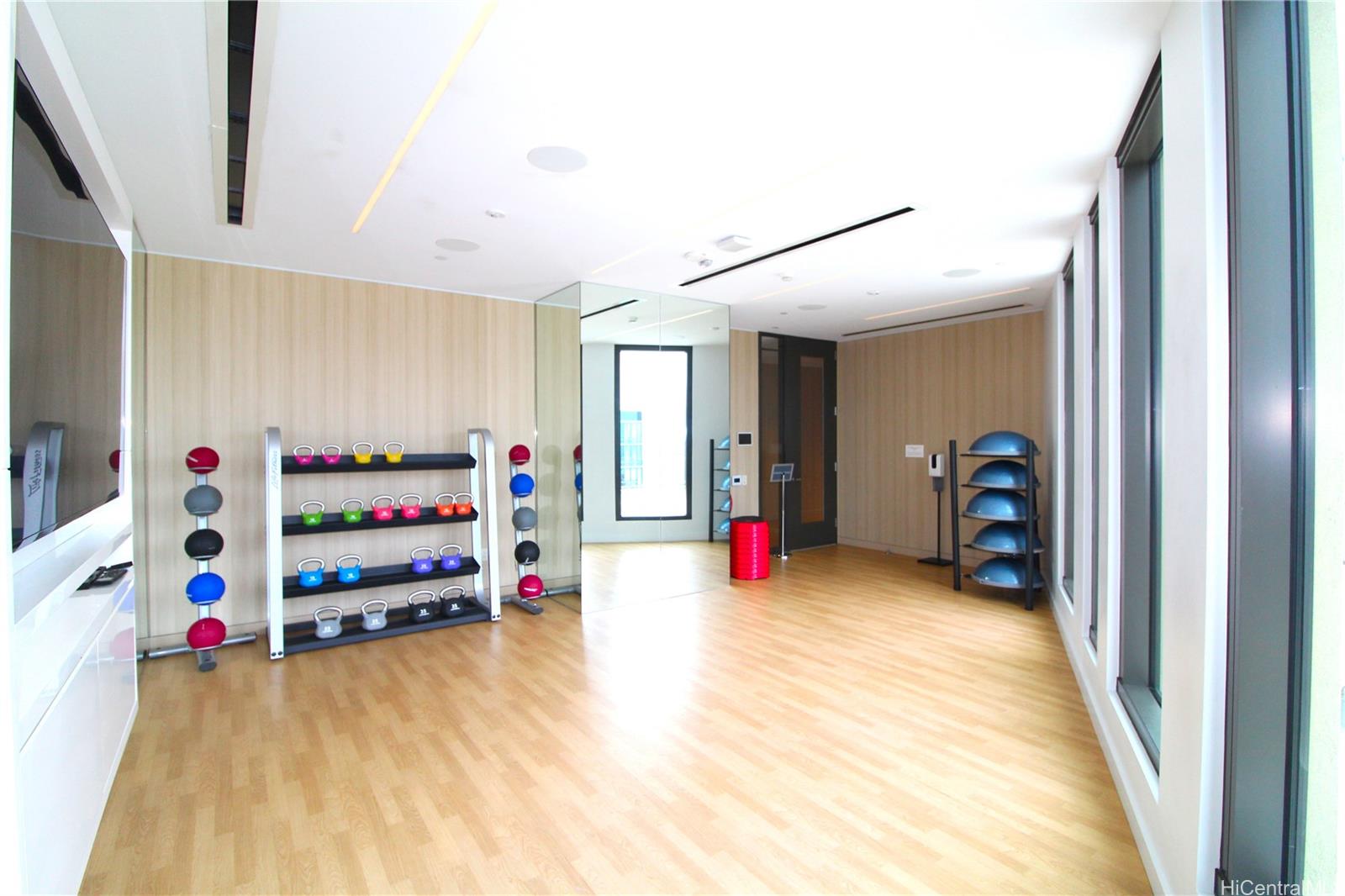 987 Queen Street  Unit 3516