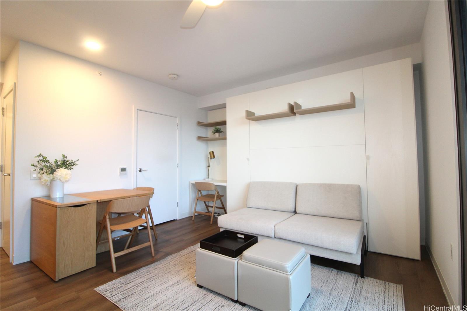 987 Queen Street  Unit 3516