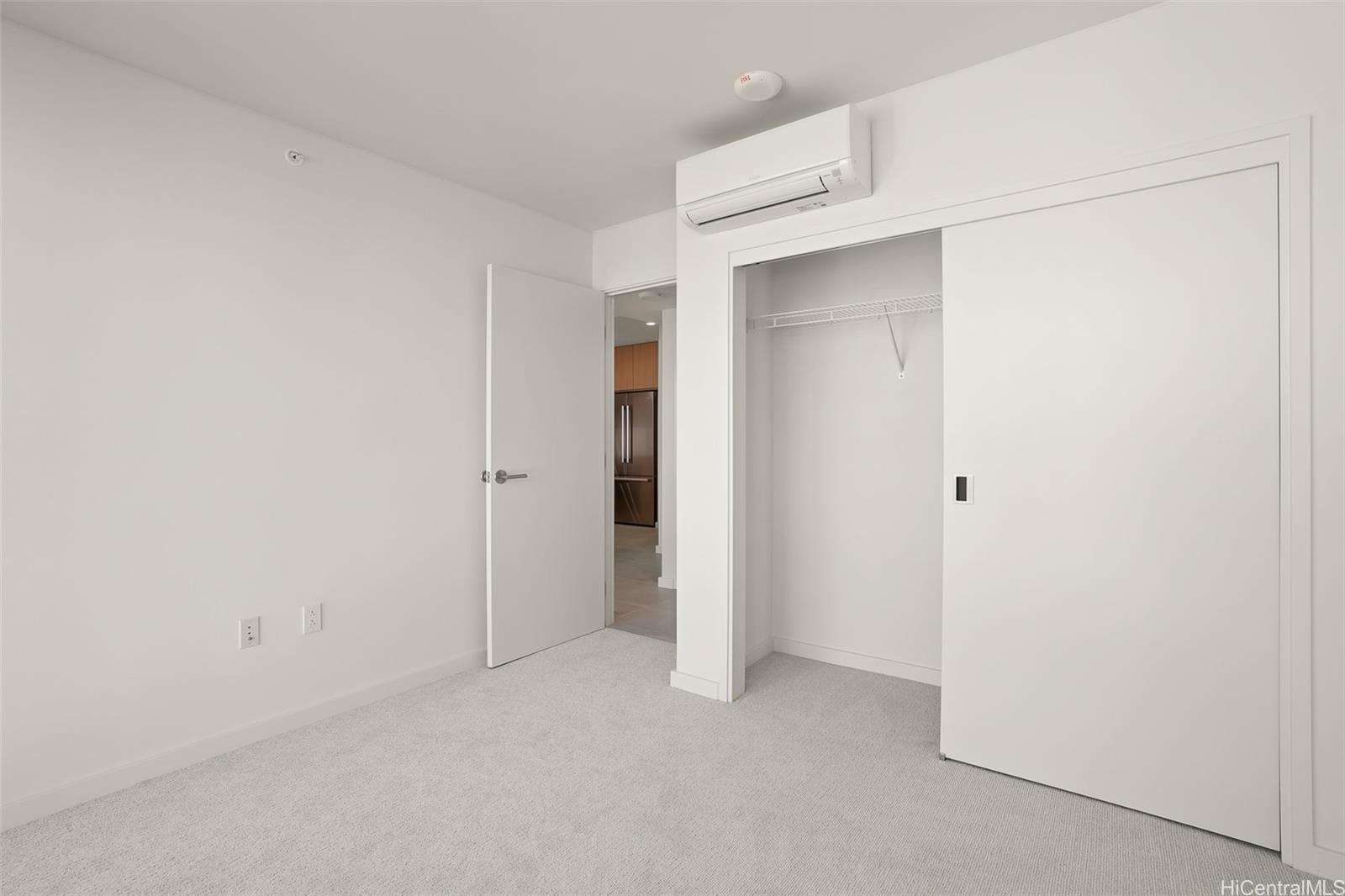 Photo 4 of 24