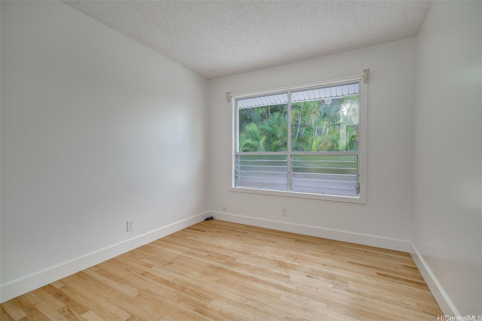 Photo 20 of 25