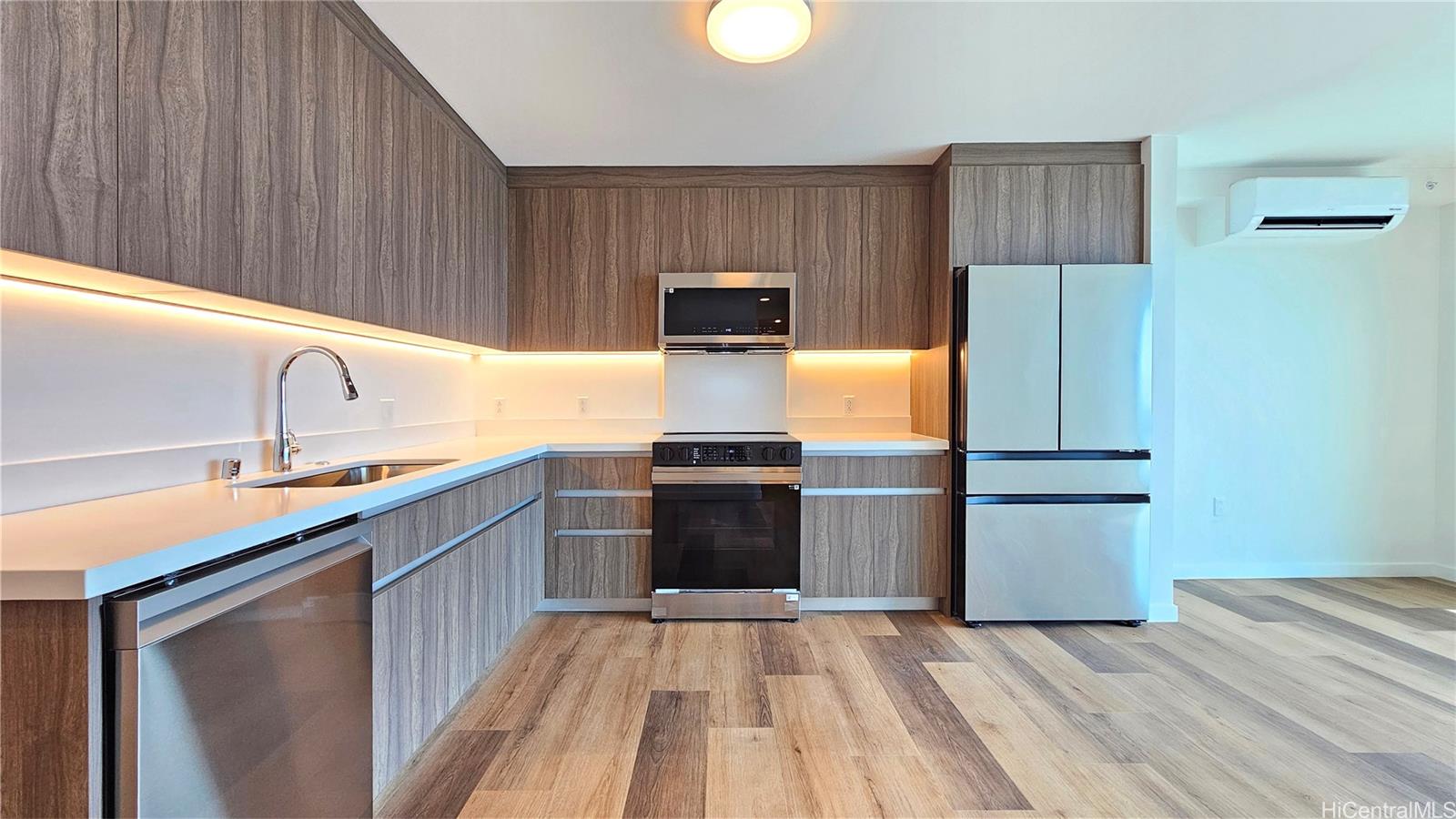 1500 Rycroft Street  Unit 3207R