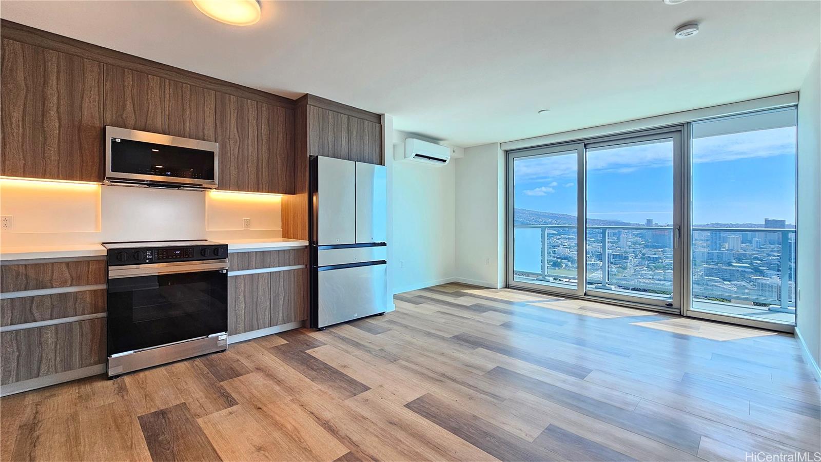 1500 Rycroft Street  Unit 3207R