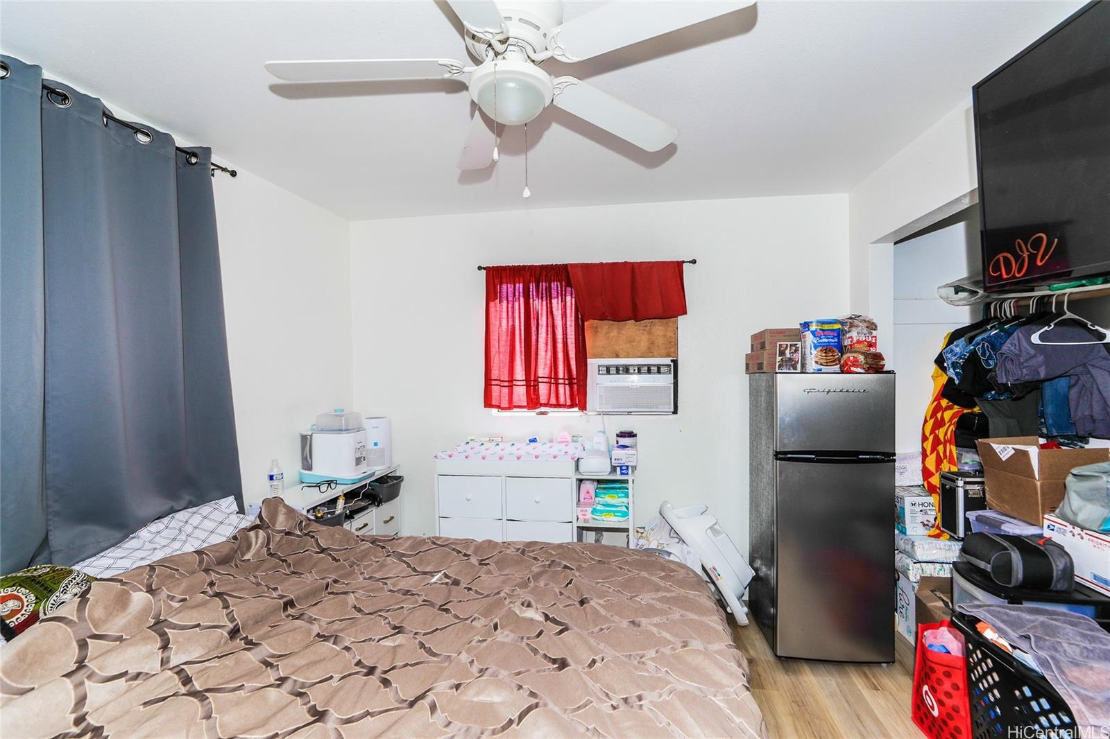 Photo 11 of 24