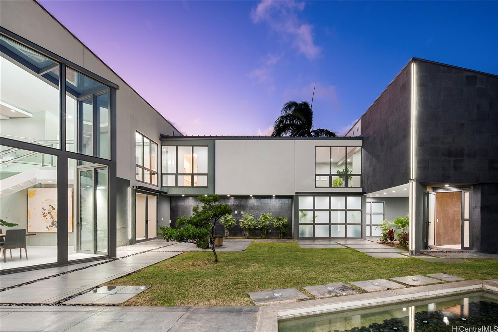 4758 Kahala Avenue