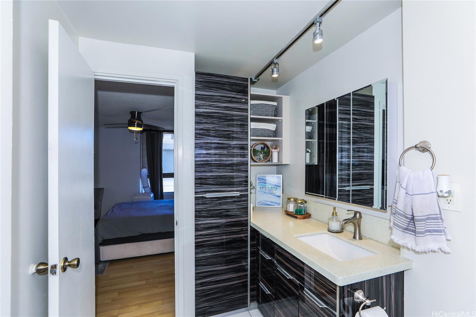 2724 Kahoaloha Lane  Unit 1606