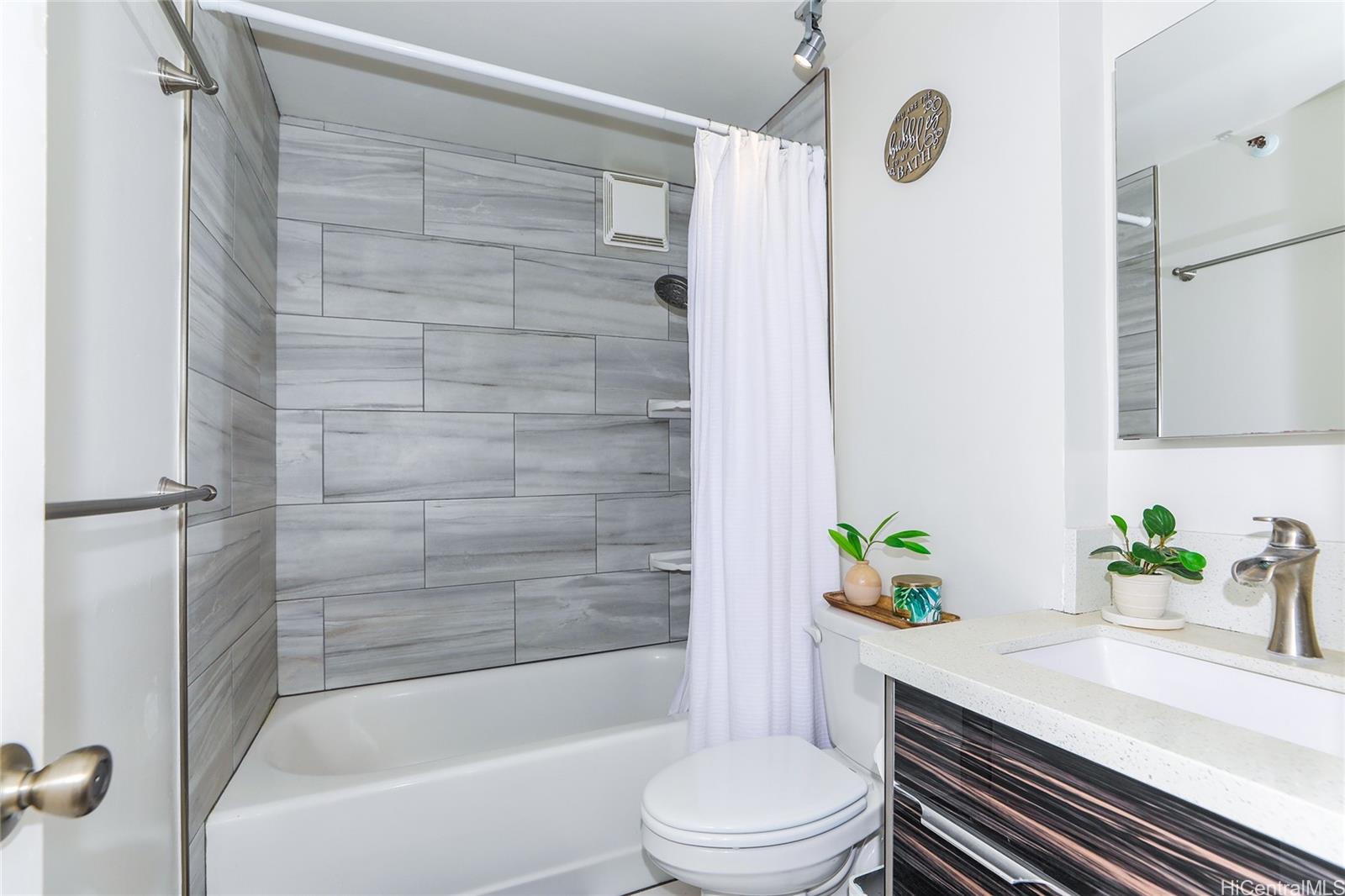 2724 Kahoaloha Lane  Unit 1606