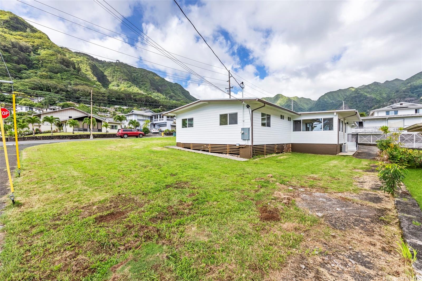 3489 Manoa Road