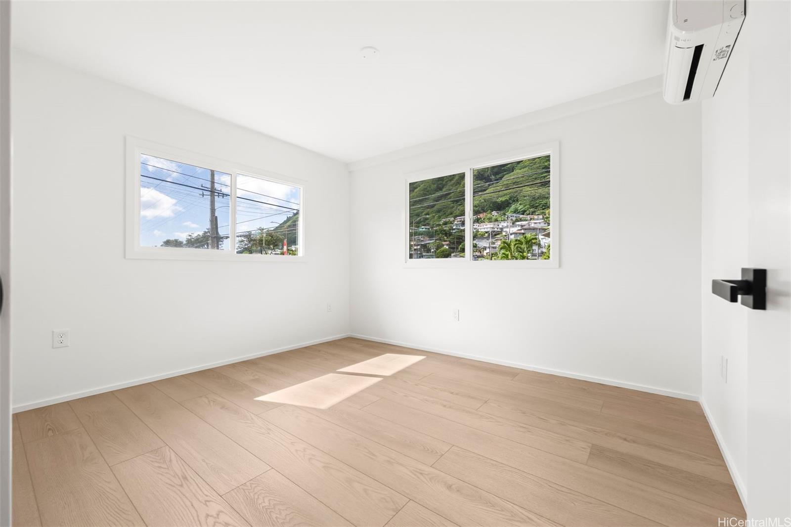 3489 Manoa Road