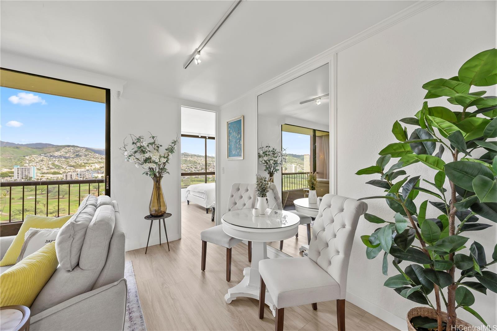 320 Liliuokalani Avenue  Unit 1905