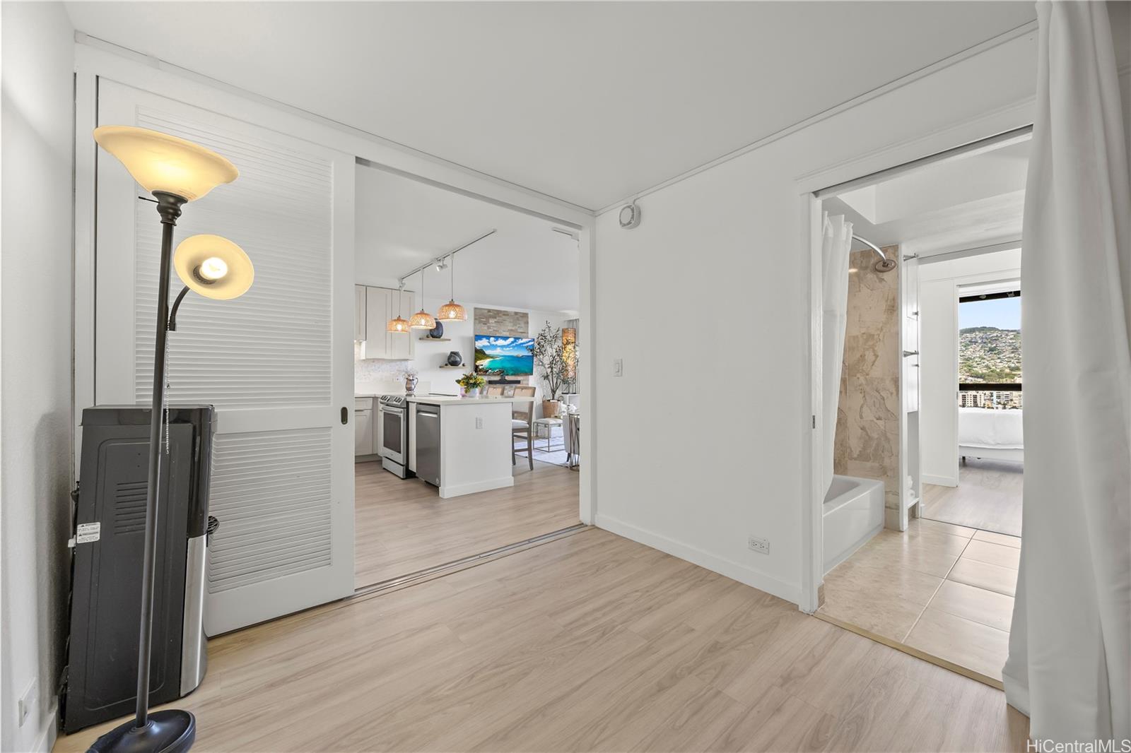 320 Liliuokalani Avenue  Unit 1905