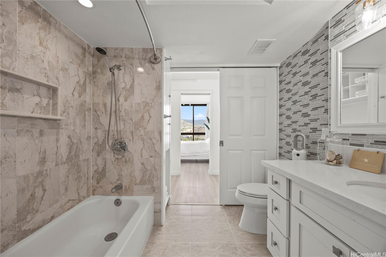 320 Liliuokalani Avenue  Unit 1905