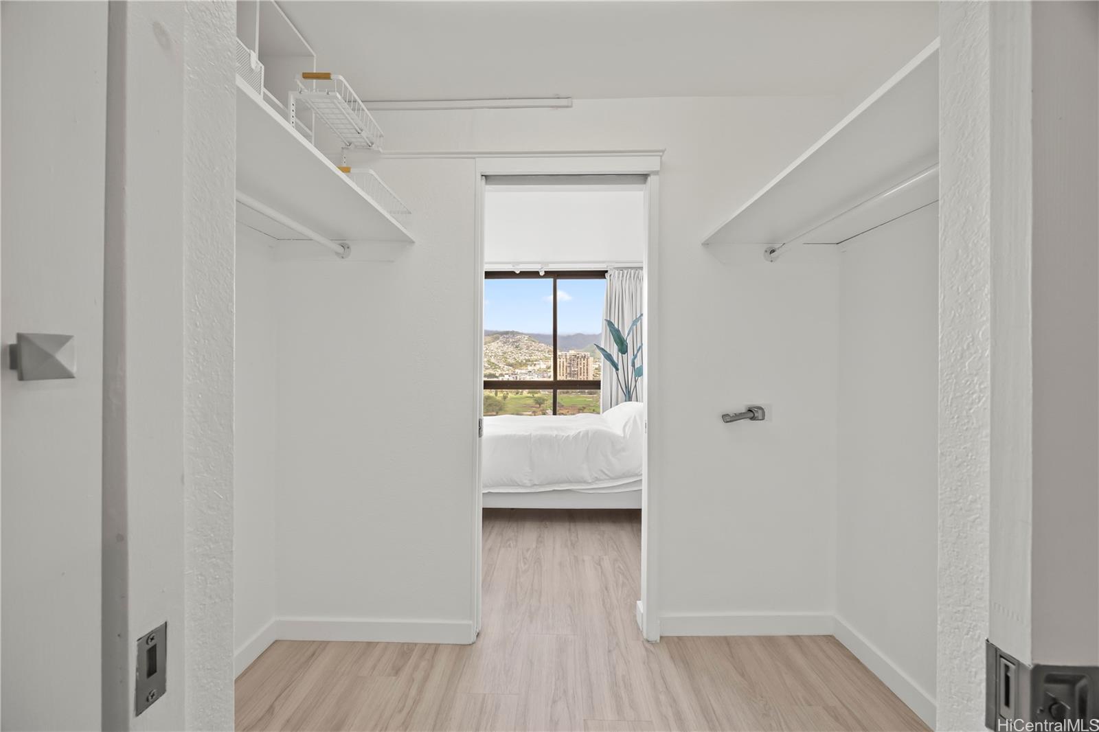 320 Liliuokalani Avenue  Unit 1905