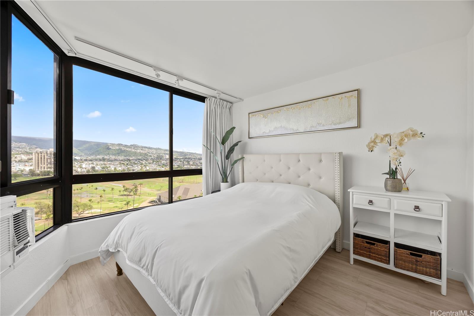 320 Liliuokalani Avenue  Unit 1905
