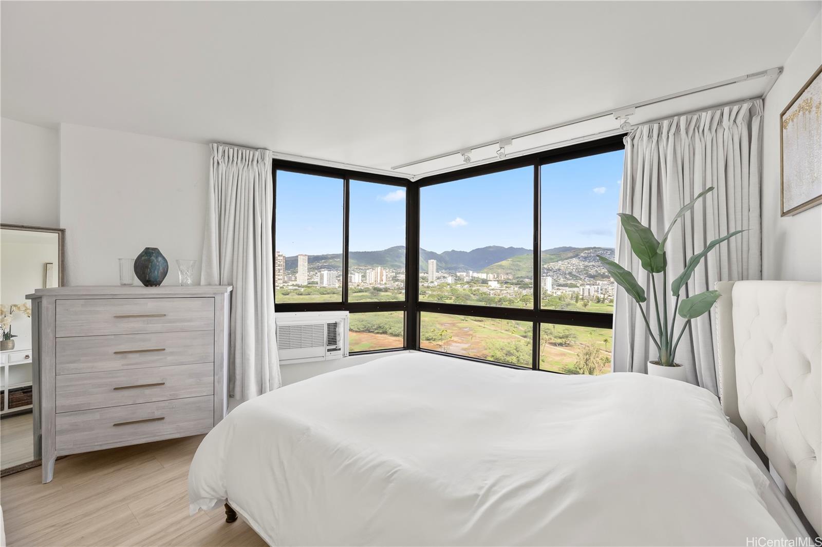 320 Liliuokalani Avenue  Unit 1905
